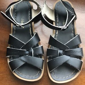Black Saltwater sandals
